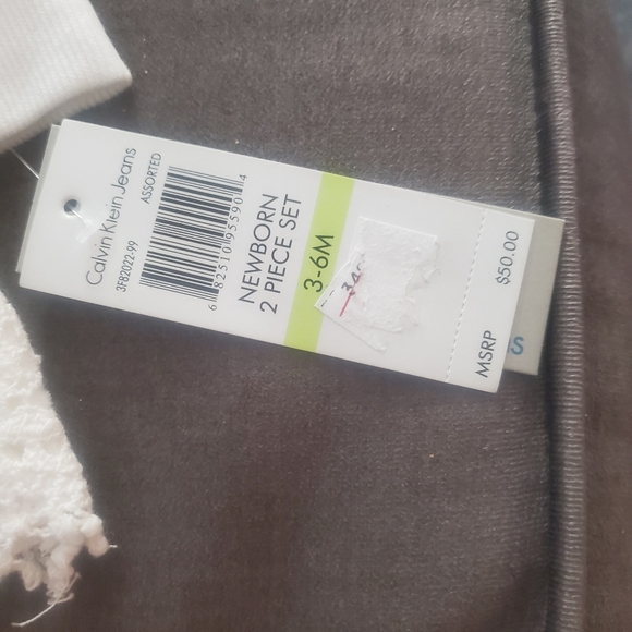 Calvin Klein - Picture 3 of 3